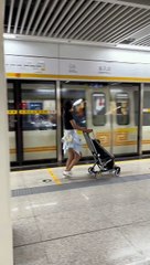 Design a foldable stroller