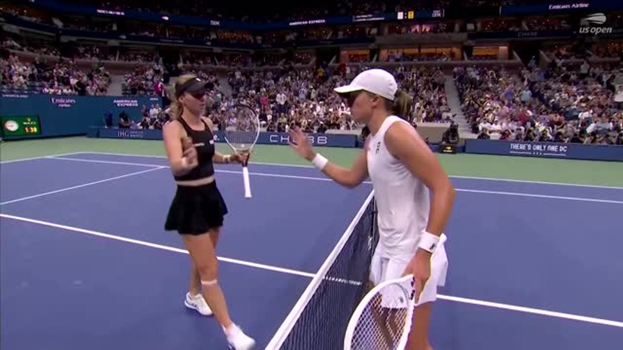 Swiatek continues perfect US Open run