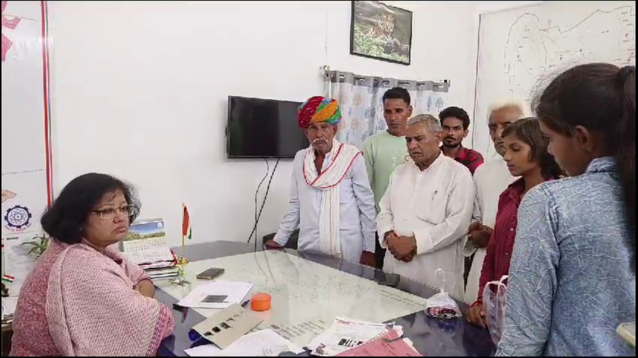 छात्रावास में अनियमितता का विरोध, बालिकाओं ने एसडीएम से वार्डन को हटाने की लगाई गुहार