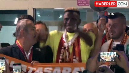 Taraftarlar akın etti! İstanbul'a gelen Osimhen'e coşkulu karşılama