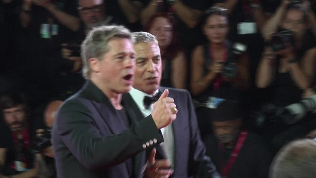 George Clooney et Brad Pitt foulent le tapis rouge à Venise