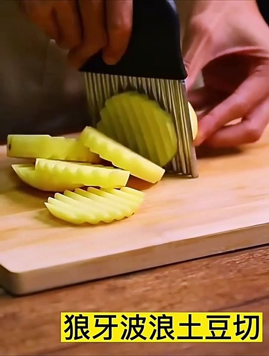 Stainless Steel Potato Chip Slicer Dough Vegetable Fruit Crinkle Wavy Kitchen Knife Cutter Chopper French Fry Maker Tools Gadget