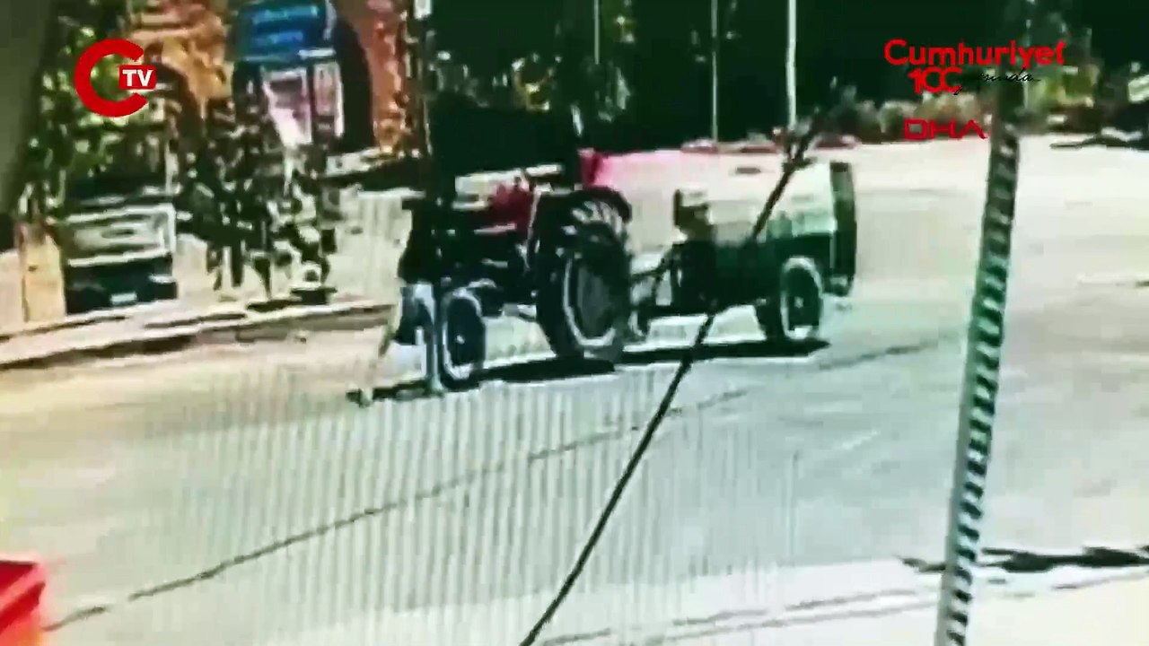 15 yaşındaki sürücünün kullandığı traktörden düşüp ağır yaralandı; o anlar kamerada