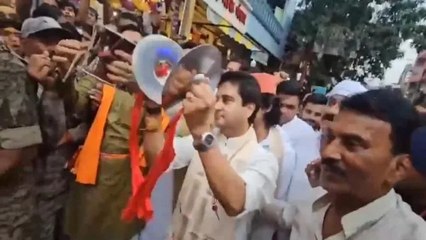 महाकाल की भक्ति में झूमे केंद्रीय मंत्री ज्योतिरादित्य और बेटा महाआर्यमन सिंधिया