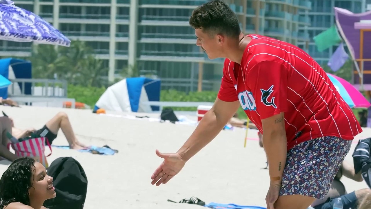 Picking Up Girls On MIAMI BEACH!! _AGE RESTRICTED_