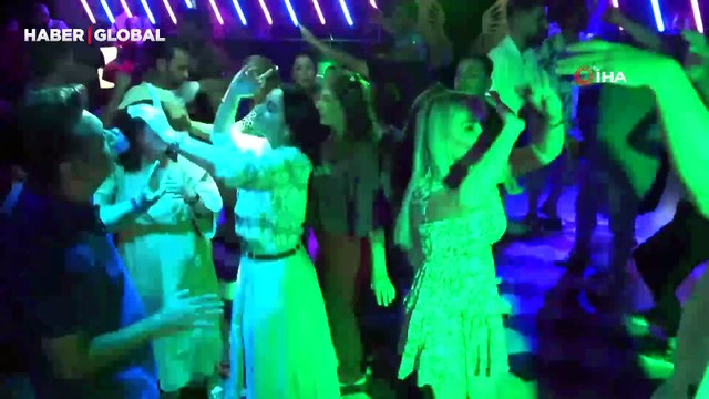İranlı turistler Van'a akın etti, gece boyu böyle eğlendiler