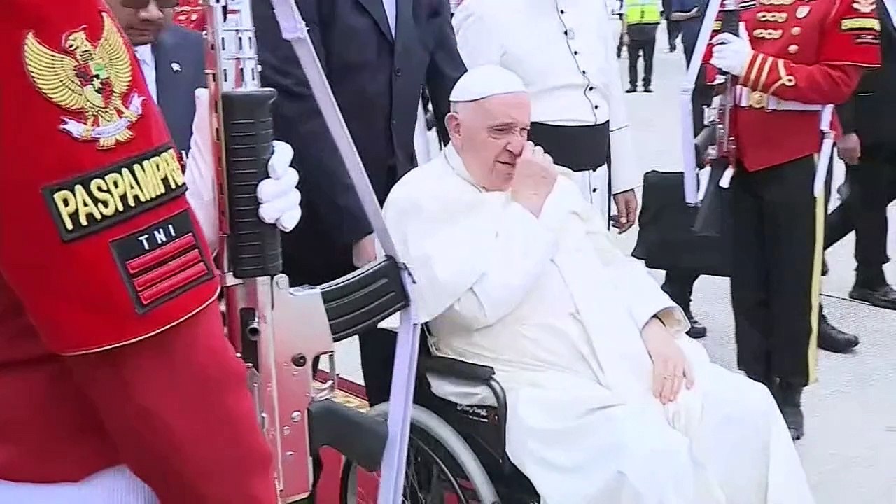 Papst beginnt zwölftägige asien-reise in indonesien