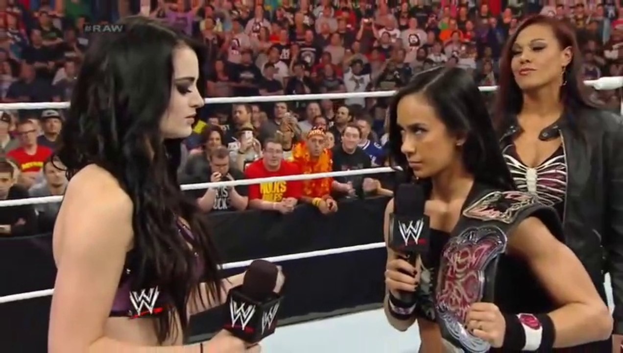 WWE Raw 04.07.2014 - Paige vs AJ Lee (WWE Divas Championship