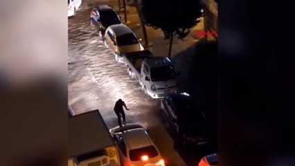 Bahçelievler'de tabancayla otomobilin önüne atladı