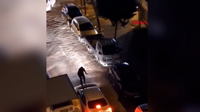 Bahçelievler'de tabancayla otomobilin önüne atladı