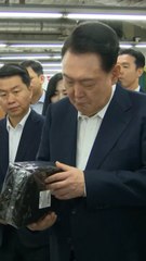 마트 찾은 尹…"미역국 고기 골라달라" 시민 요청에 보인 반응