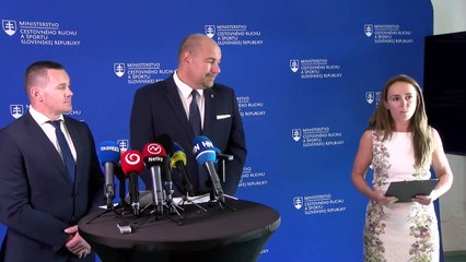 Tlačový brífing ministra športu D. Keketiho a generálneho sekretára SZĽH M. Laža