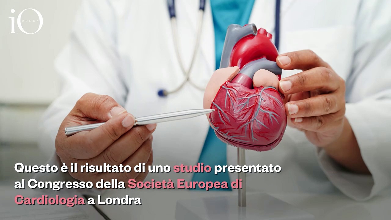 Video Dormire di più nel weekend? Il cuore ci guadagna in salute: lo studio