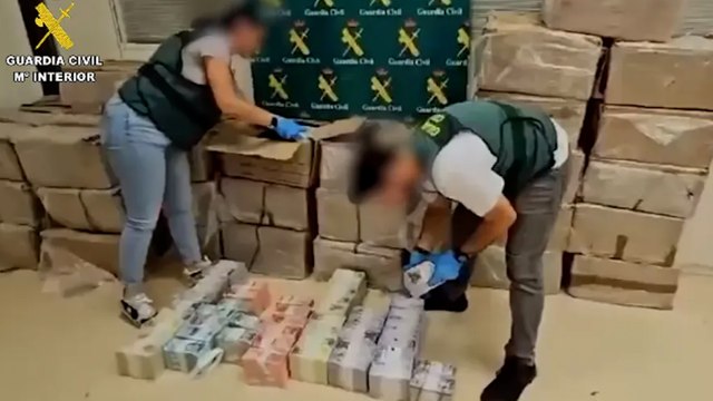 Detenidos por tratar de introducir 6.000 millones de bolívares venezolanos por Barajas