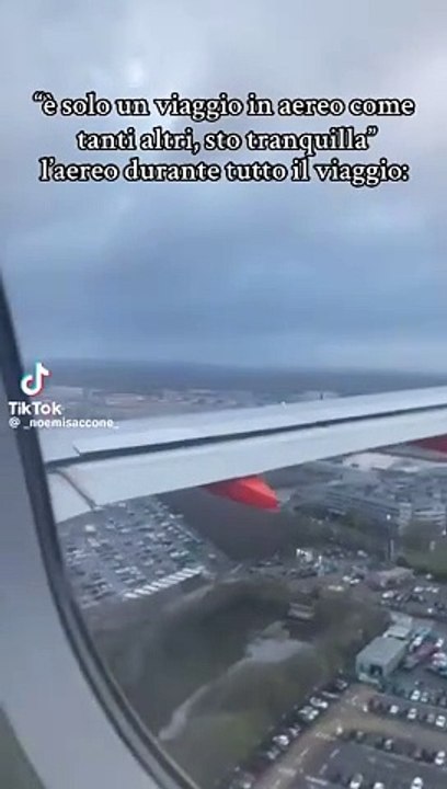 Viaggio da incubo a 10mila metri di altezza piove qualcosa di disgustoso sui passeggeri