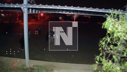 “Por evitar a varios perros”: Conductor cayó de gran altura a una cancha de fútbol