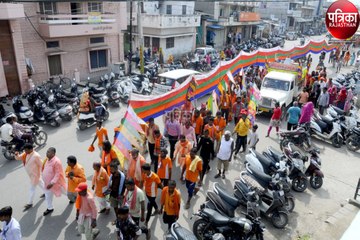 मोडासा से 111 फीट लंबी ध्वजा को लेकर 700 जातरू रामदेवरा पैदल निकले, पाली में पग-पग पर स्वागत
