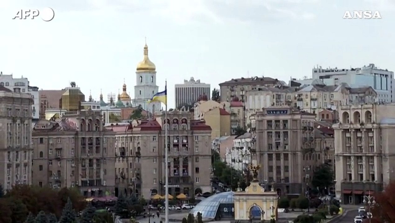 Ucraina, le strade di Kiev dopo l'attacco a Poltava