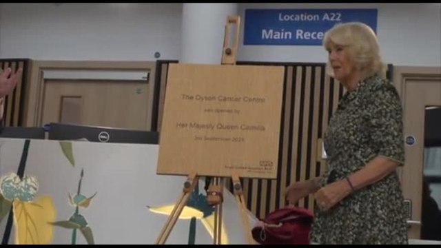 La Regina Camilla ha inaugurato un Cancer Centre a Bath