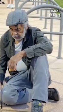 Cet homme sans-abri subit le mauvais comportement d’un passant puis reçoit un soutien précieux