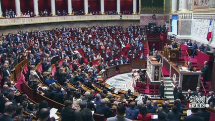 Fransa'da hükümet krizi... Macron'a tepkiler dinmiyor