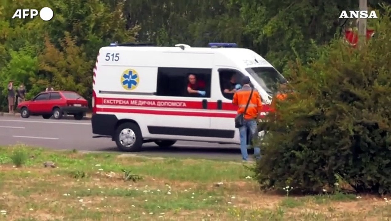 Ucraina, Poltava: ambulanze si dirigono sul luogo dell'attacco