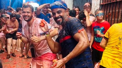 Festival-Goer Enjoys Cheery Mayhem of La Tomatina as he Joins in the Tomato Chaos