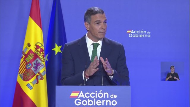 Pedro Sánchez: Queremos más autobuses públicos y menos Lamborghinis
