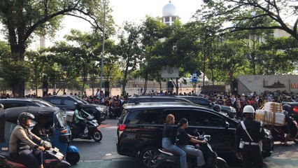 François bloqué dans les bouchons de Jakarta ?