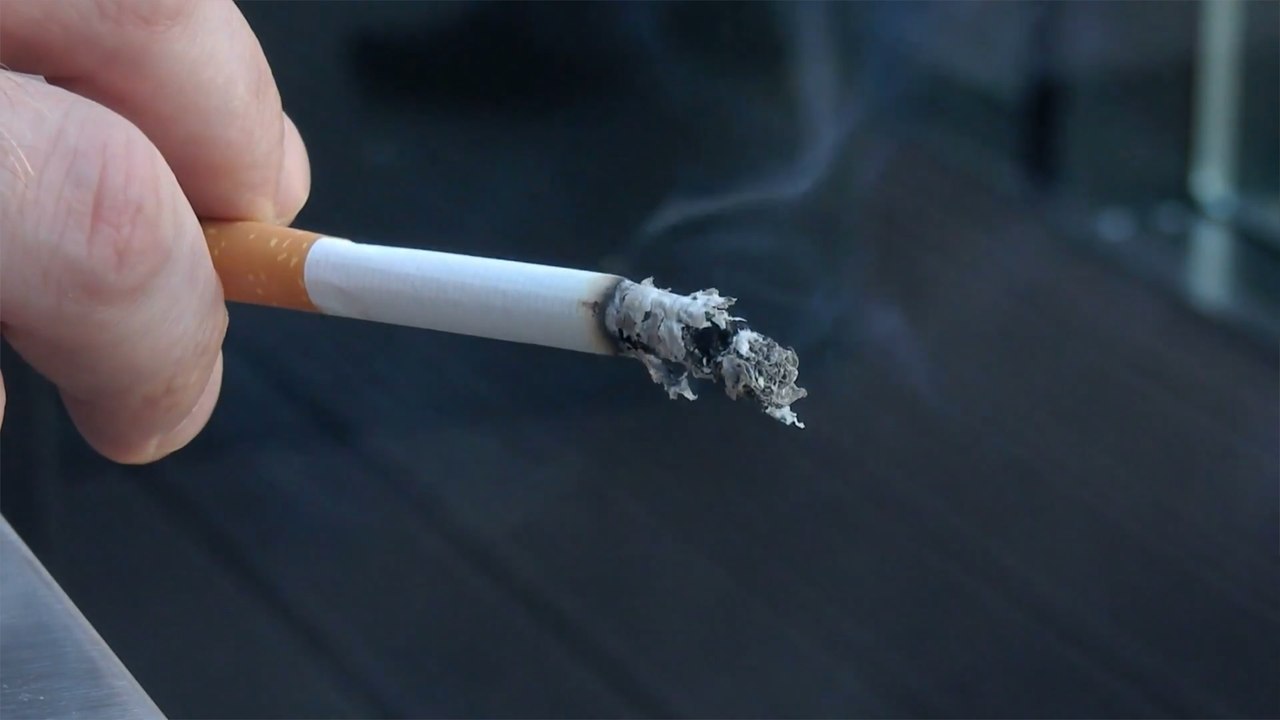 Labour considering ban on outdoor smoking in pub gardens