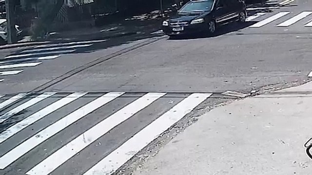 Motociclista fica ferido após motorista desrespeitar preferencial em Toledo