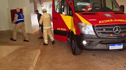 Bombeiros atendem vítima que se feriu com máquina no Bairro Guarujá