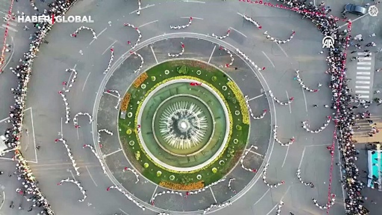 Sivas Kongresi'nin 105. yıl dönümü coşkuyla kutlandı! 1058 kişi aynı anda halay çekti