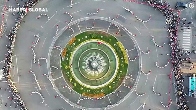 Sivas Kongresi'nin 105. yıl dönümü coşkuyla kutlandı! 1058 kişi aynı anda halay çekti