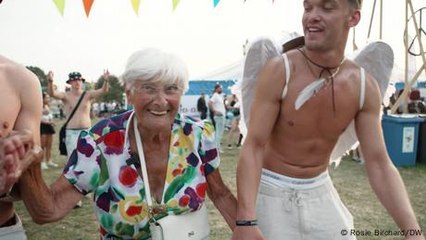 Belgian seniors hit the dance floor at techno club