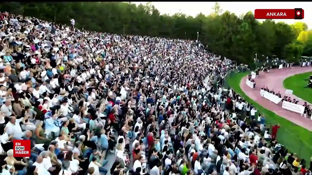 ODTÜ mezuniyet töreninde açılan pankartlar yine dikkat çekti