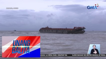 Barge na sumadsad sa isang pier, nahila na | Unang Balita