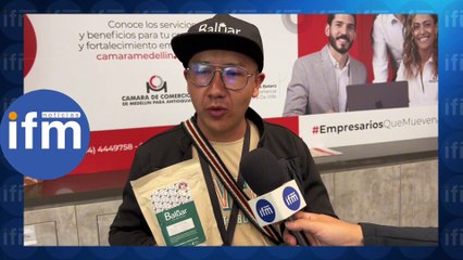 Bayron Ardilla caficultor que cuenta su historia con las mini cadenas locales