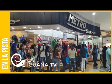 En medio de la crisis económica venezolanos hacen colas en tiendas (+Black Friday)
