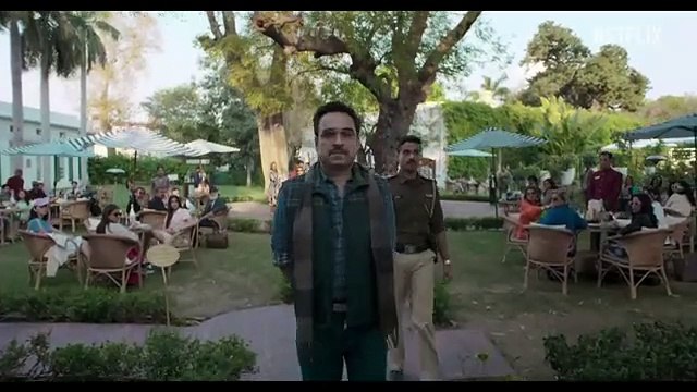 Murder Mubarak _ Official Trailer _ Pankaj Tripathi_ Sara Ali Khan_ Karisma Kapoor_ Vijay Varma(360P)