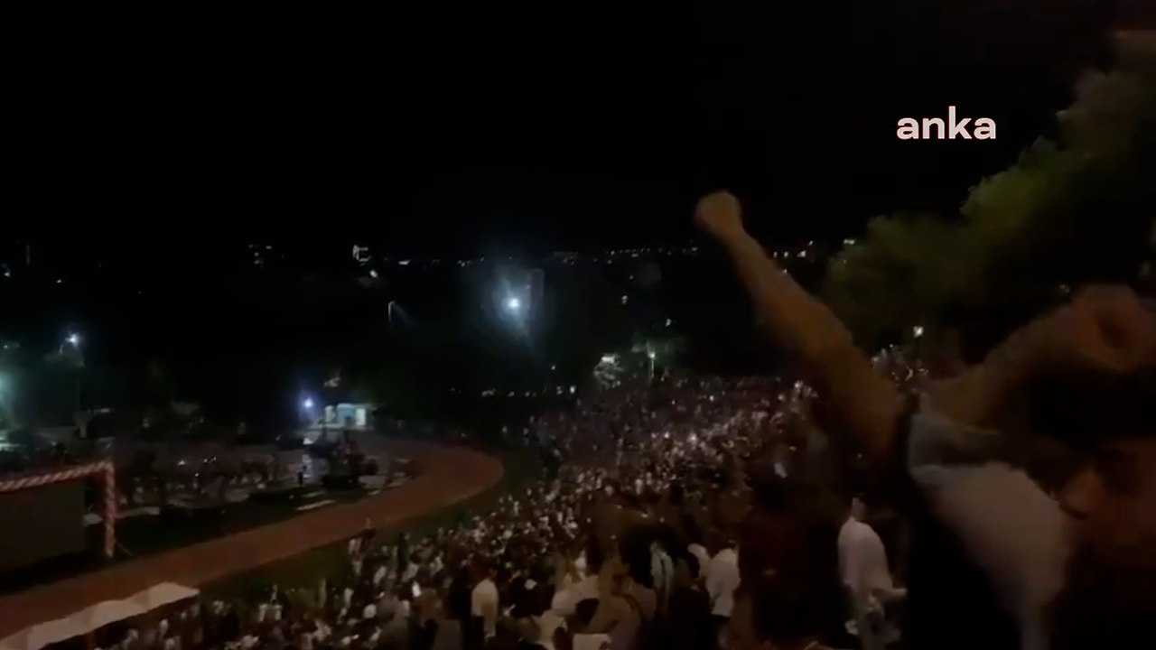 ODTÜ öğrencileri mezuniyet töreninde Rektör Ahmet Yozgatlıgil'in konuşmasını protesto etti