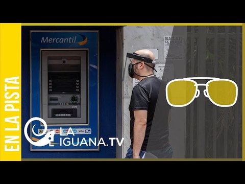 Sin distanciamiento social: Largas colas para sacar efectivo en los bancos de Caracas
