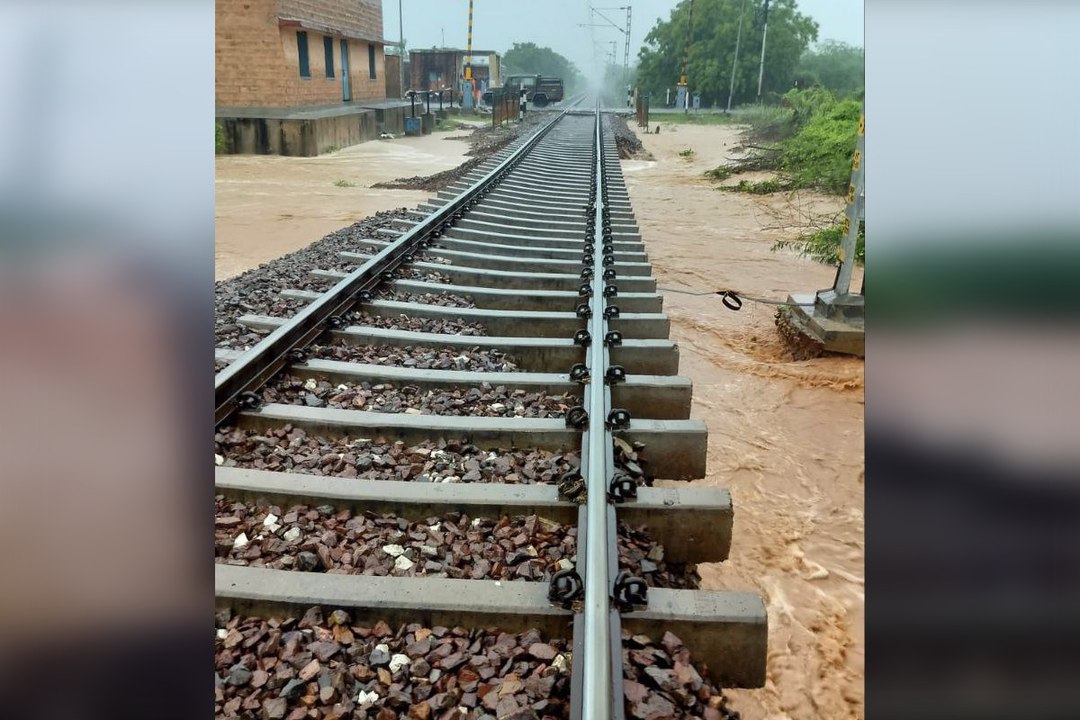 Train Cancelled: जोधपुर में मूसलाधार बारिश, 4 ट...