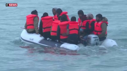 Aux moins douze migrants décèdent en tentant une traversée de la Manche