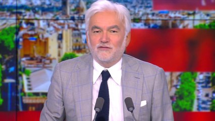 Скачать видео: L'édito de Pascal Praud : «Des consultations et encore des consultations...»