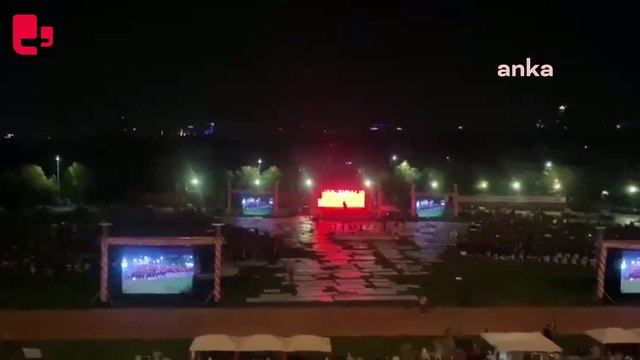 ODTÜ öğrencileri mezuniyet töreninde Rektör Ahmet Yozgatlıgil'in konuşmasını protesto etti