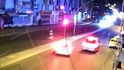 Polisten kaçamadılar! Motosiklet hırsızları yakayı ele verdi