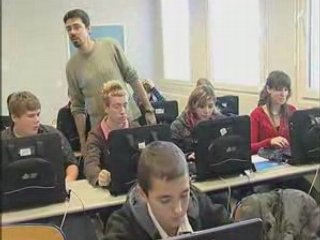 Mathématiques_'un collegien un ordinateur portable'