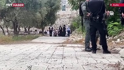 Filistin topraklarını gasbeden İsrailliler, Mescid-i Aksa'da açıkça dini ritüellerini gerçekleştiriyor