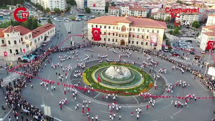 Böylesini hiç görmediniz_ 1058 kişi aynı anda halay çekti